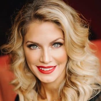 Melanie Harlow's profile picture