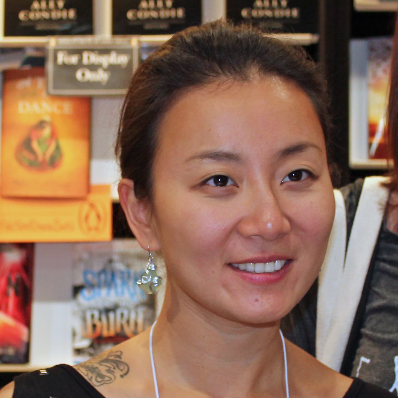 Marie Lu's profile picture